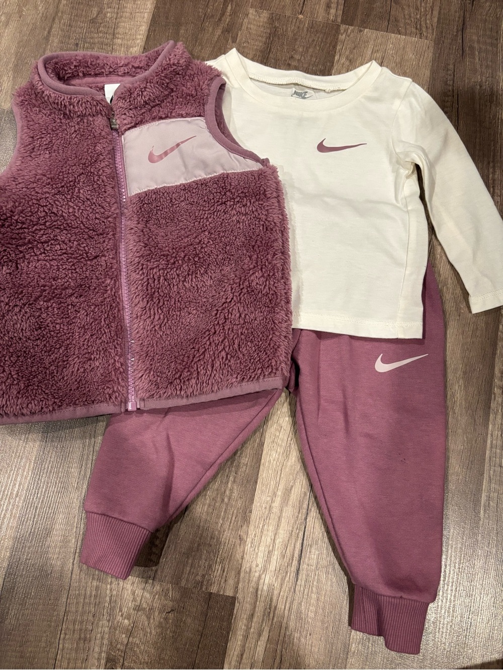 Nike Mauve Sherpa Vest, Mauve Joggers & White Long Sleeve Tee